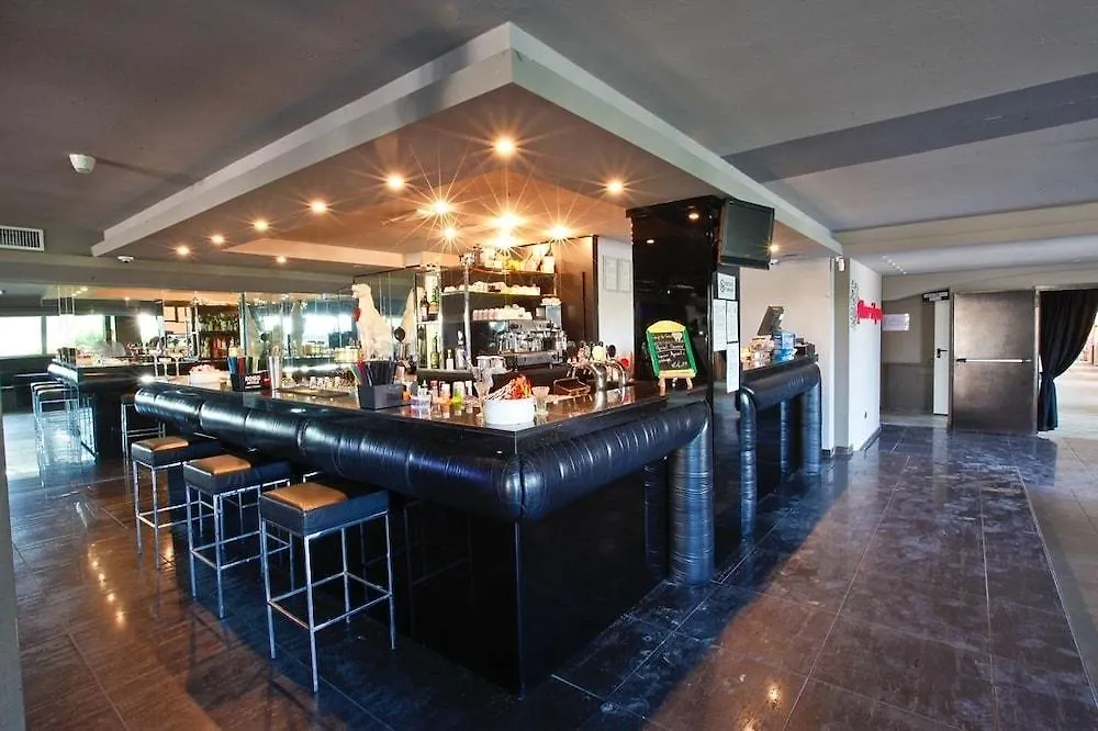 Grand Hotel Azzurra Club 丽都阿德里亚诺