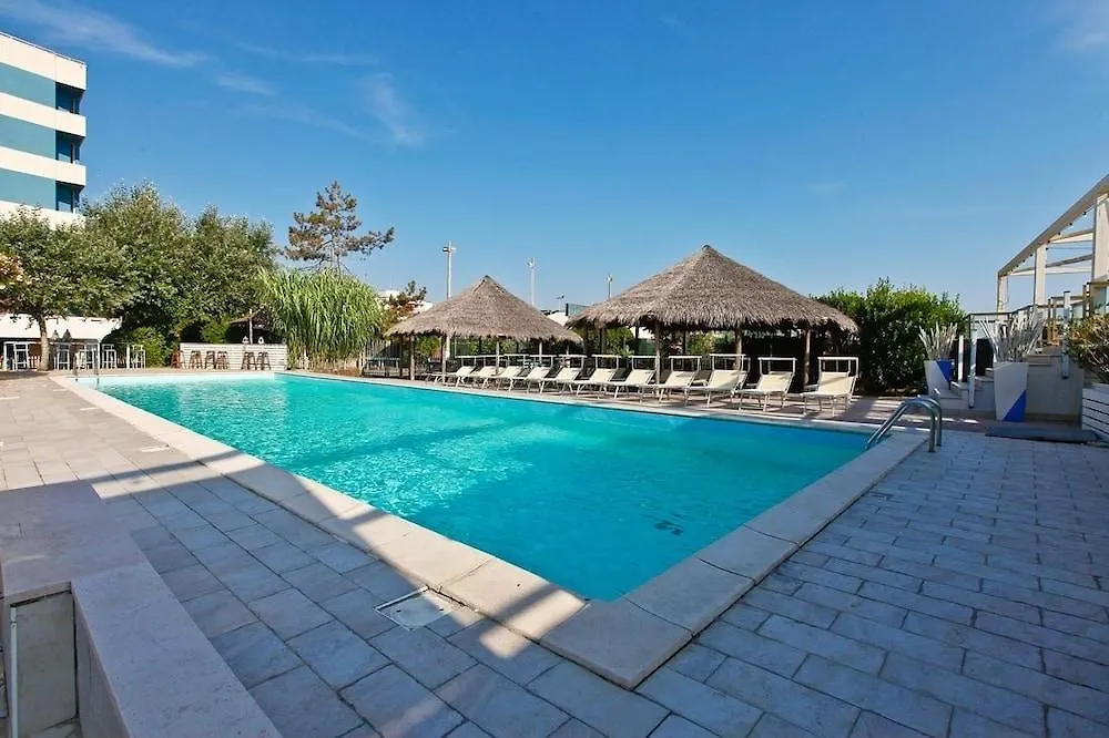 Grand Hotel Azzurra Club 丽都阿德里亚诺