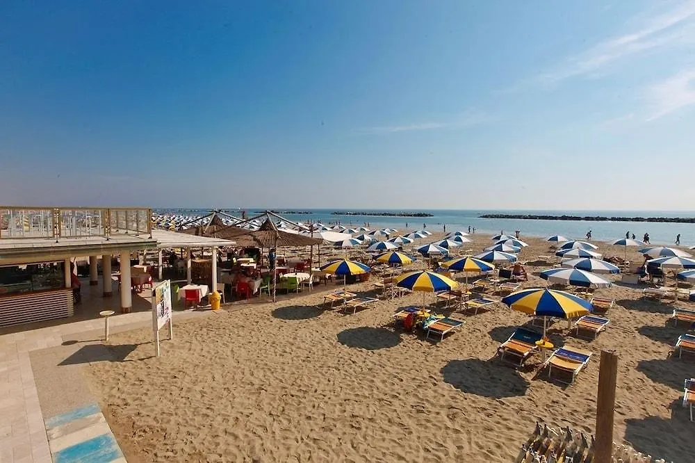 ***  Grand Hotel Azzurra Club ليدو أدريانو إيطاليا